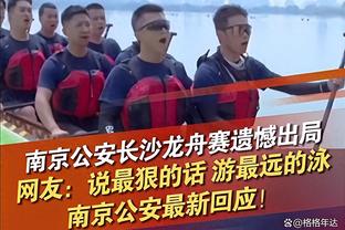 「经典时刻」贝林厄姆跳上看台，和球迷挥拳庆祝，尽显领袖气质！